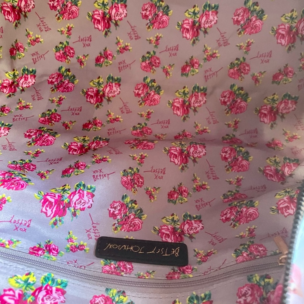 NWT! Betsey Johnson Ruby overnight bag - Picture 10 of 12